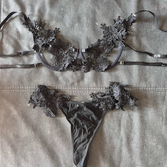 SHEIN 3 piece lingerie - Picture 3 of 5